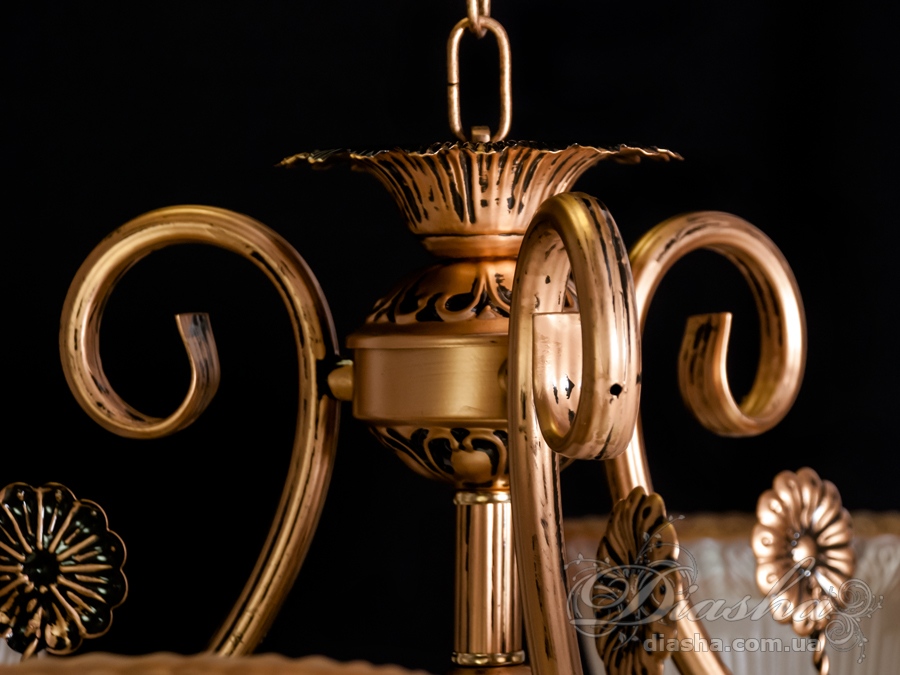 Люстра в римському стилі