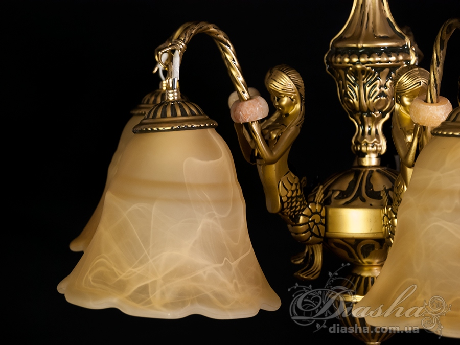 Люстра в римському стилі