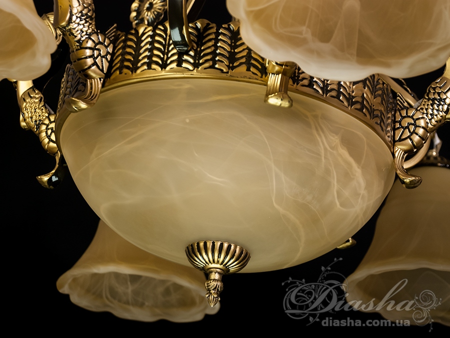 Люстра в римському стилі