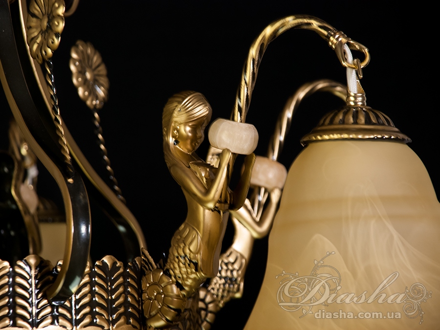 Люстра в римському стилі