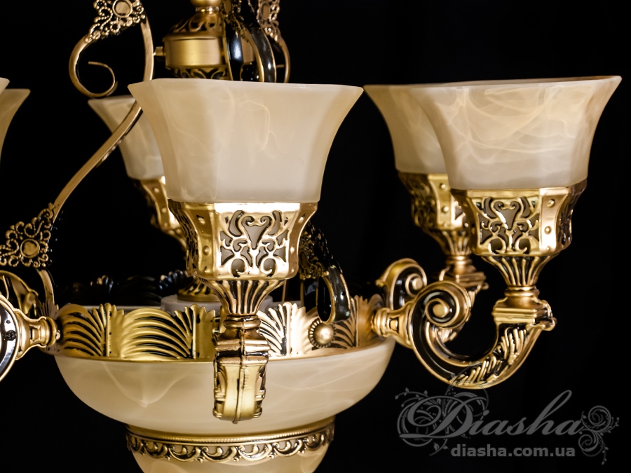 Люстра в римському стилі