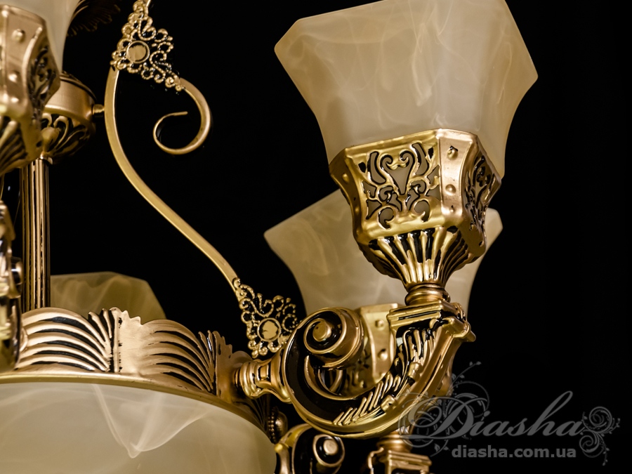 Люстра в римському стилі