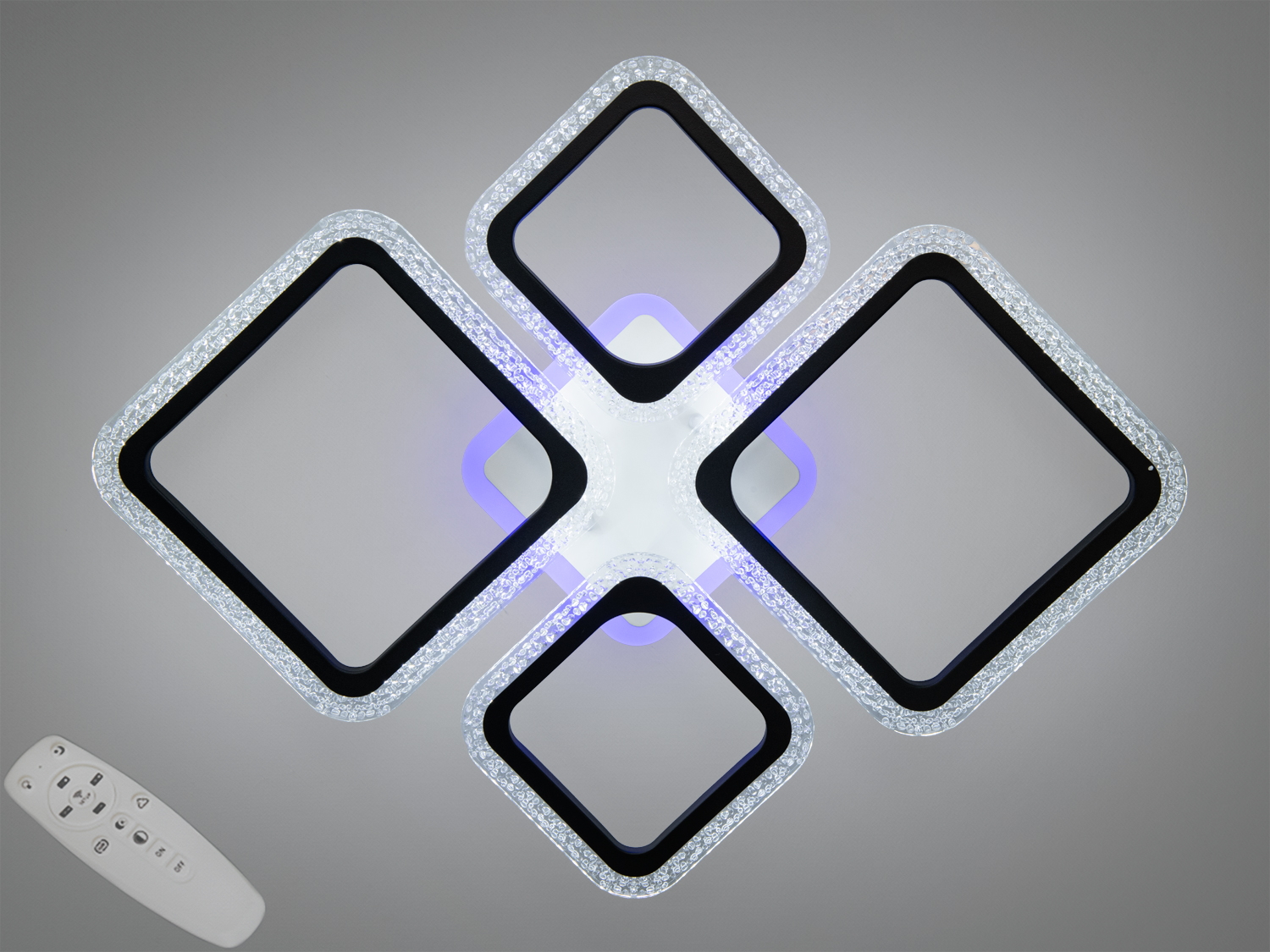 Світлодіодна стельова люстра 67 Вт з 4 квадратами у чорному кольорі: пульт, димер, режим нічника, CCT і триколірна підсвітка основи. Орієнтовно для кімнат до ~12 м².