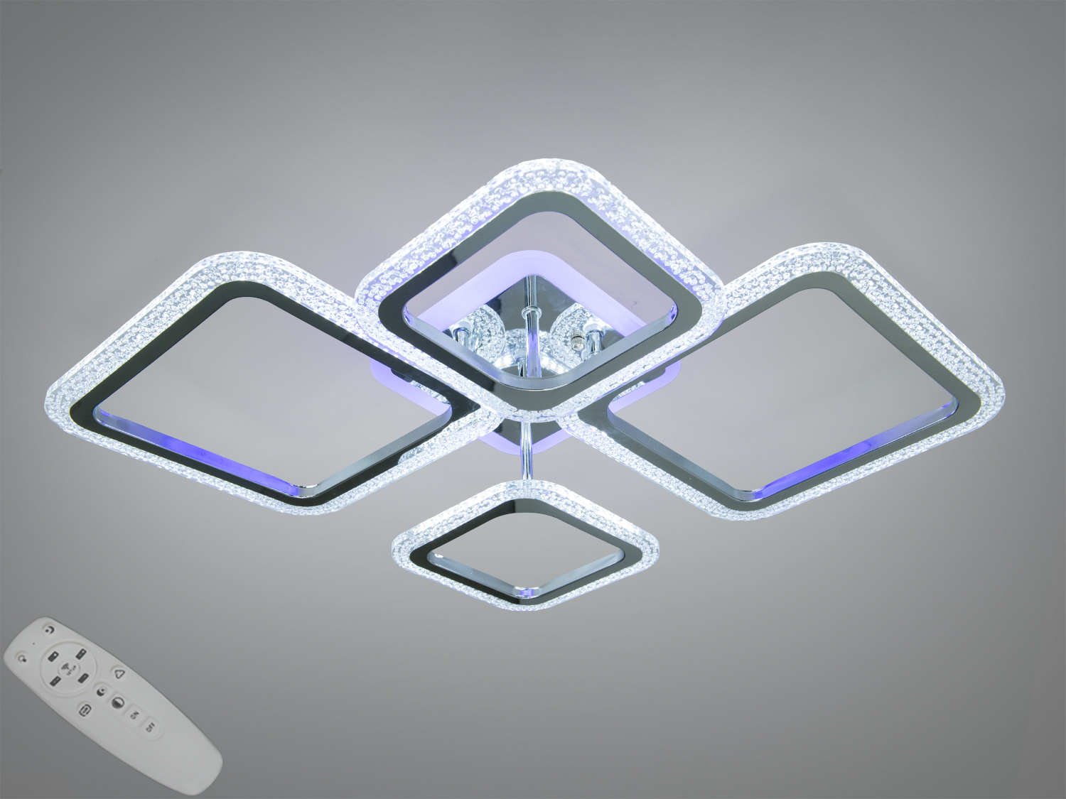 Стельова LED люстра у хромі, 67 Вт, до ≈12 м². 4 квадратні модулі, пульт і димер, три відтінки білого та декоративна підсвітка бази синій/червоний/рожевий.