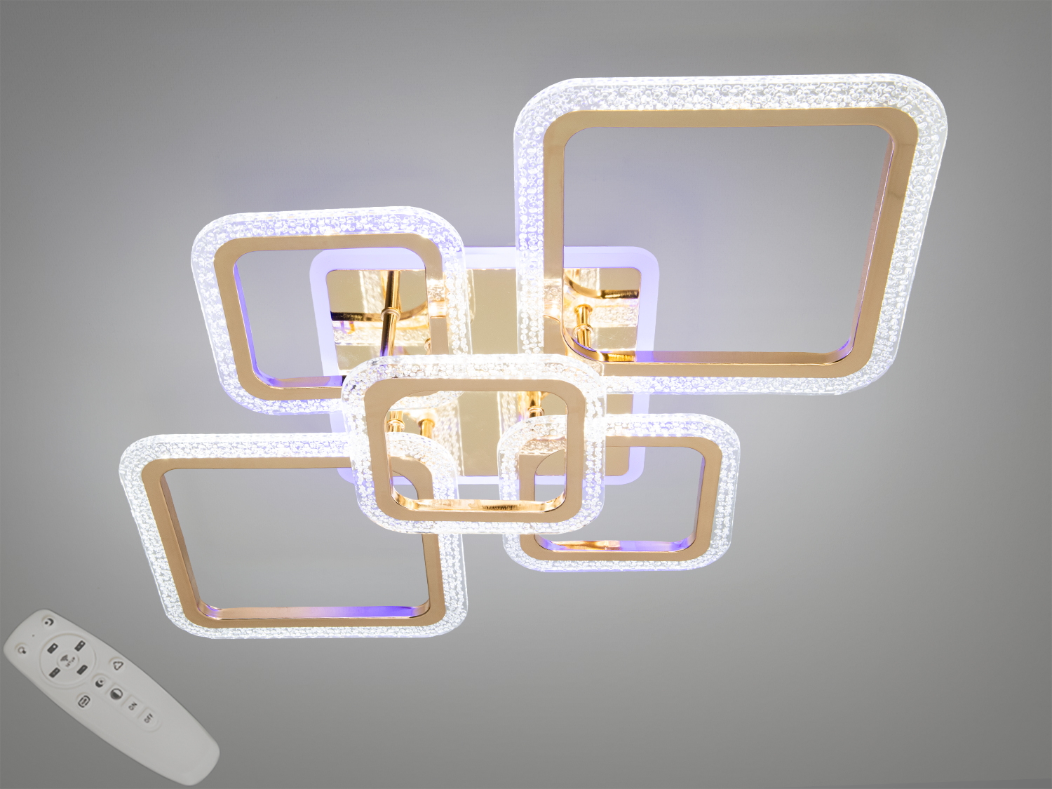 Стельова LED люстра в кольорі золото з пультом і димером, 85 Вт, для кімнат до ~15 м². Три температури білого та триколірна підсвітка основи (синя, червона, рожева).