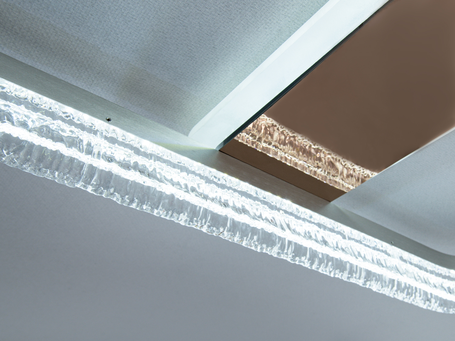 Люстра стельова LED з пультом золото 115 Вт 20 м²