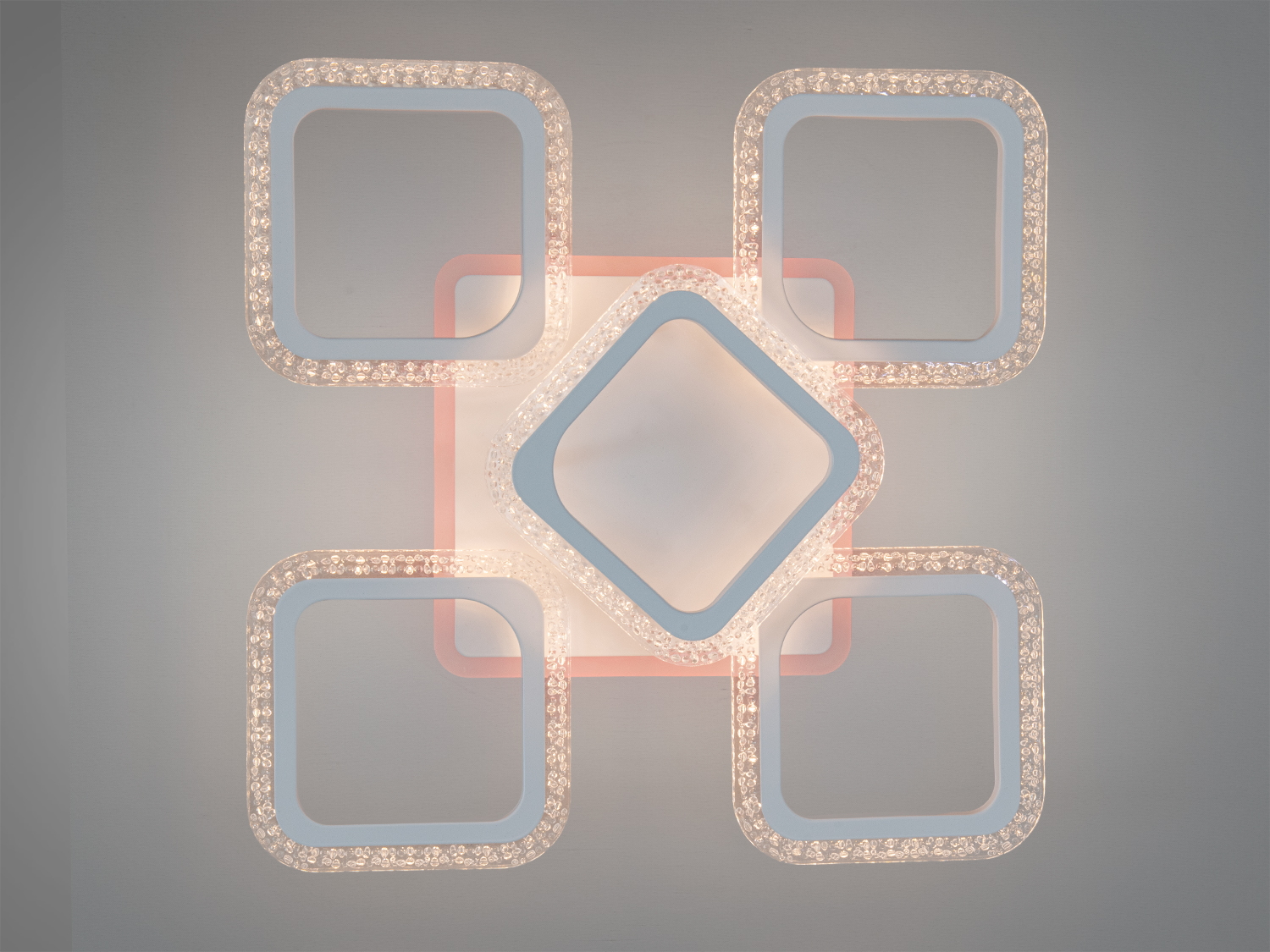 Стельова люстра з пультом, квадратні рамки з кристалами, підсвітка теплого рожевого кольору, ідеальна для затишного інтер′єру.