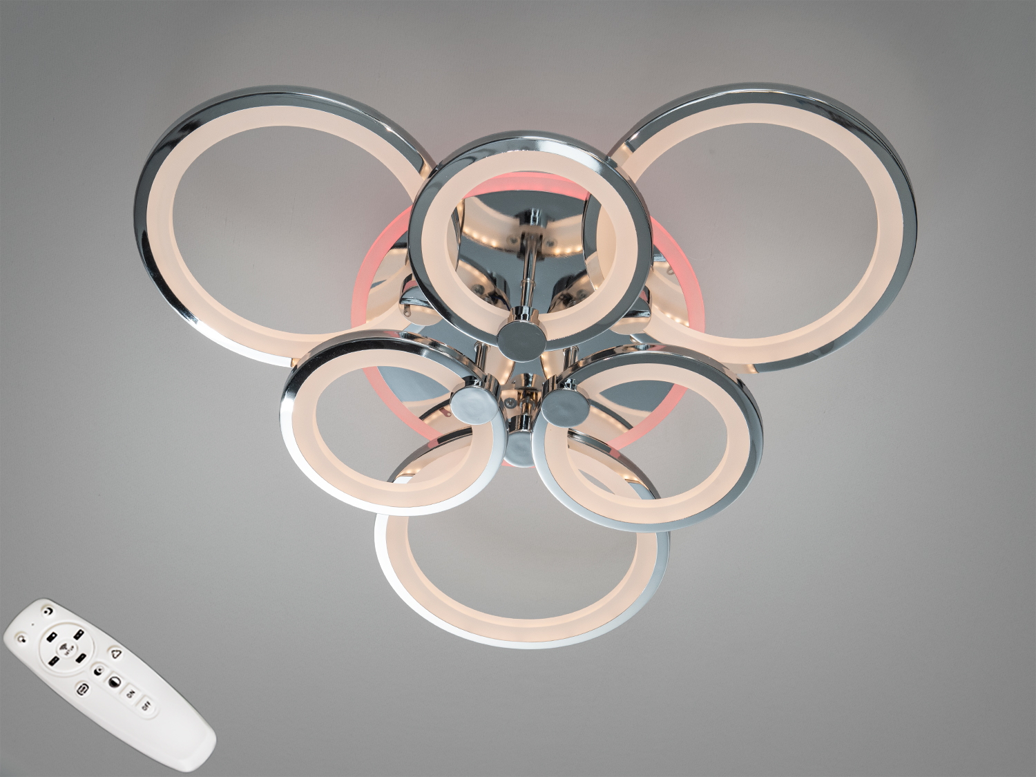 Стельова люстра з пультом, диммером і LED підсвічуванням, 110W. Поспішайте купити світлодіодні люстри з пультом, щоб регулювати світло не встаючи з дивана.