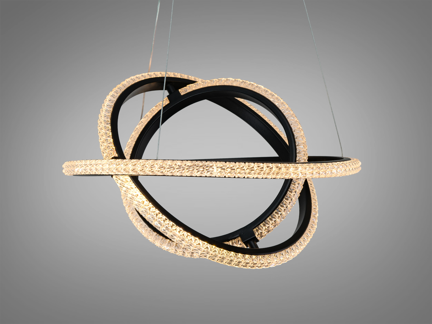 Підвісний світильник з кільцями, що перетинаються, з матовим покриттям. Ідеальний для сучасного інтер′єру.