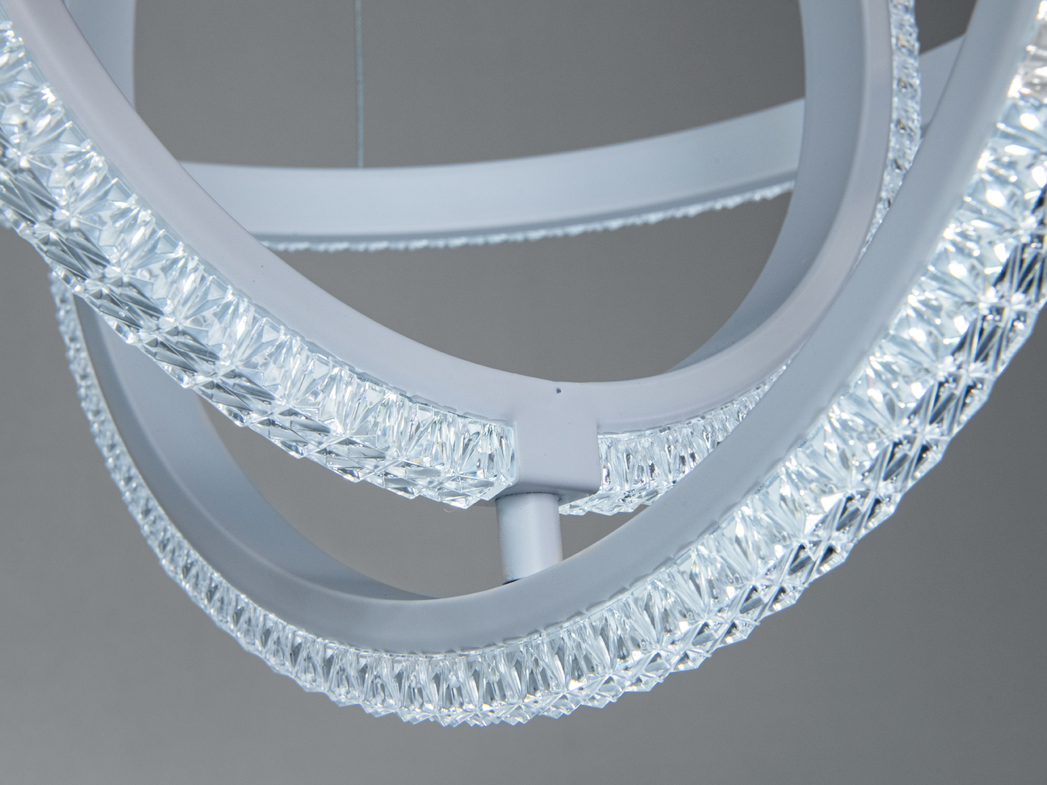 Люстра підвісна Diasha біла 3 кільця 46 Вт