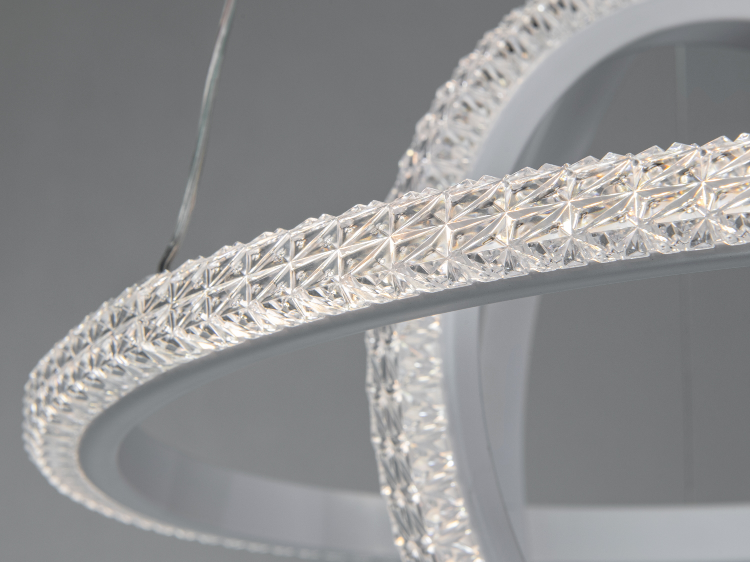 Люстра підвісна Diasha біла 3 кільця 46 Вт