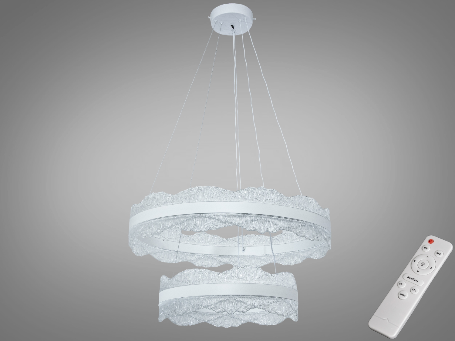 Підвісна люстра з пультом, має два кільця з рельєфним краєм, що підкреслює сучасний стиль.