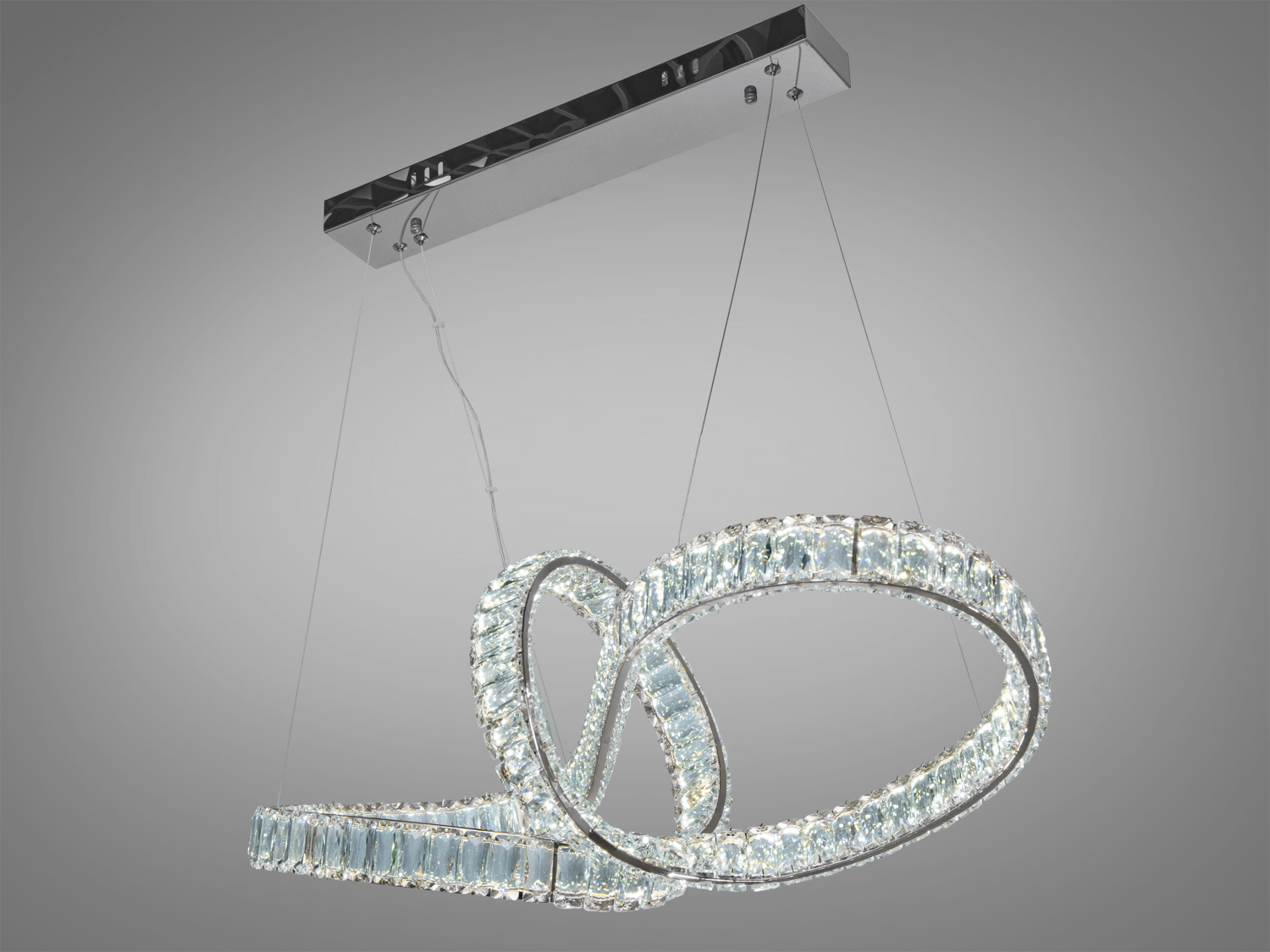 Підвісний світильник з переплетеними кільцями, кріплення до стелі на прямокутній основі. Підходить для сучасних інтер′єрів.