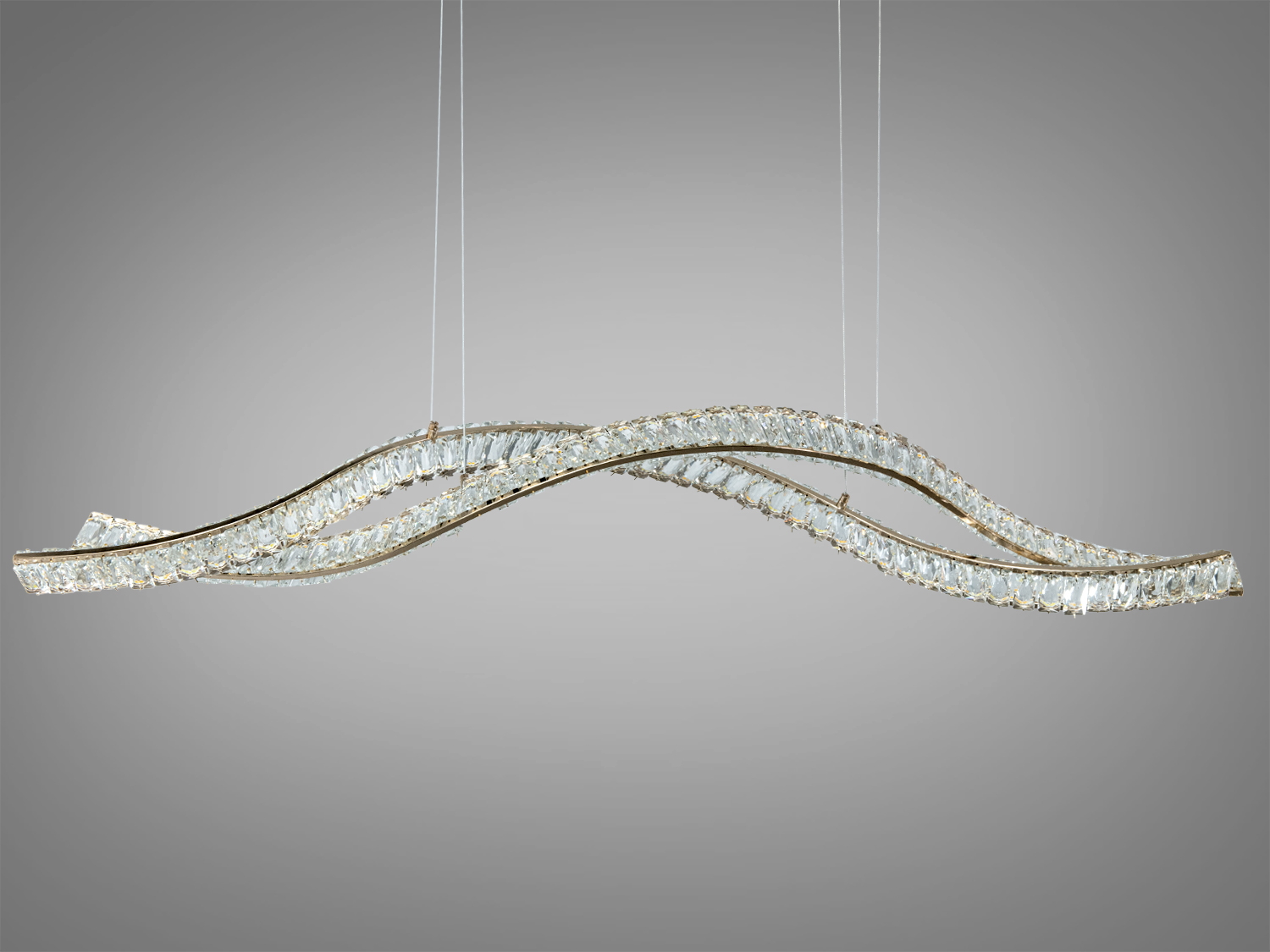 Підвісний світильник з прозорими кристалами, що створюють ефектний блиск. Підходить для спальні.