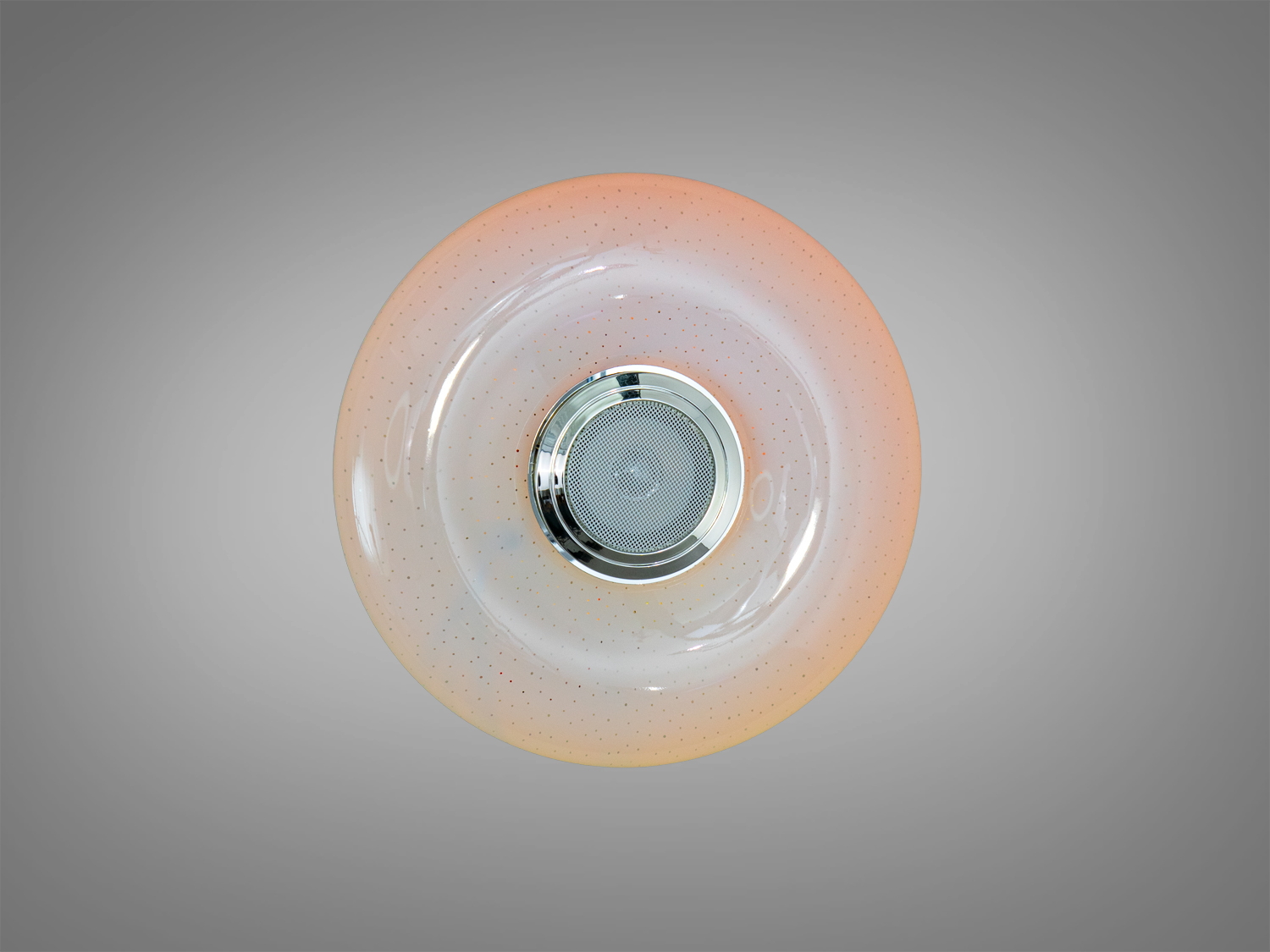 Світильник з білим корпусом та гладкою поверхнею, що забезпечує м′яке освітлення. Підходить для офісних приміщень.