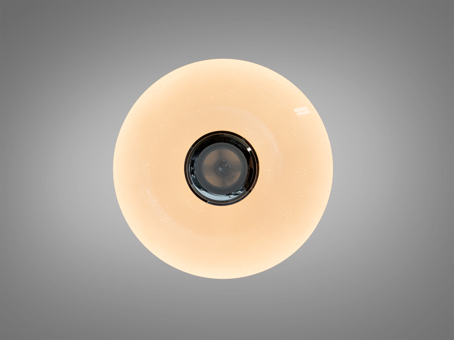 Кругла стельова лампа з теплим жовтим світлом, ідеальна для затишних приміщень.