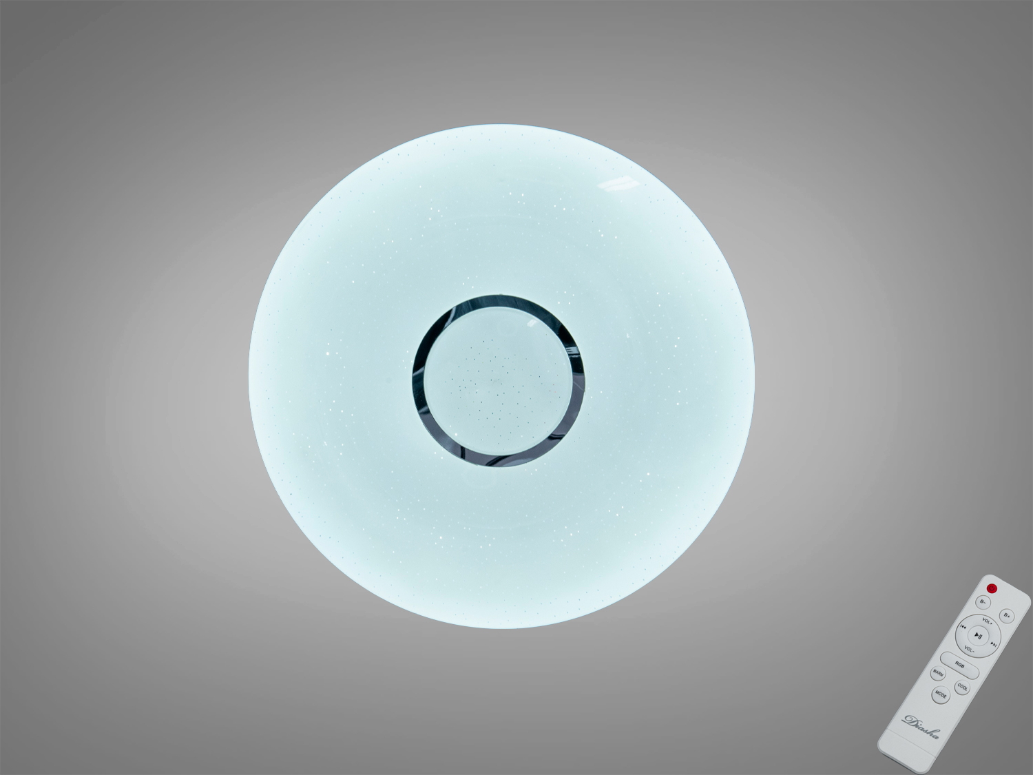 Світильник круглої форми з пультом дистанційного керування. Призначений для стельового монтажу, має біле підсвічування.