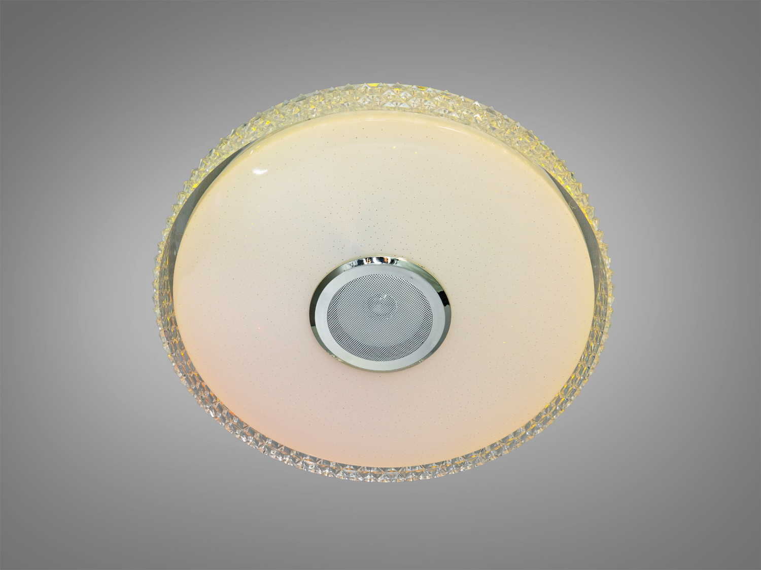 Вид зверху на стельову лампу з LED-сегментами, що переходять з зеленого в синій. Сучасний дизайн для стильного інтер′єру.