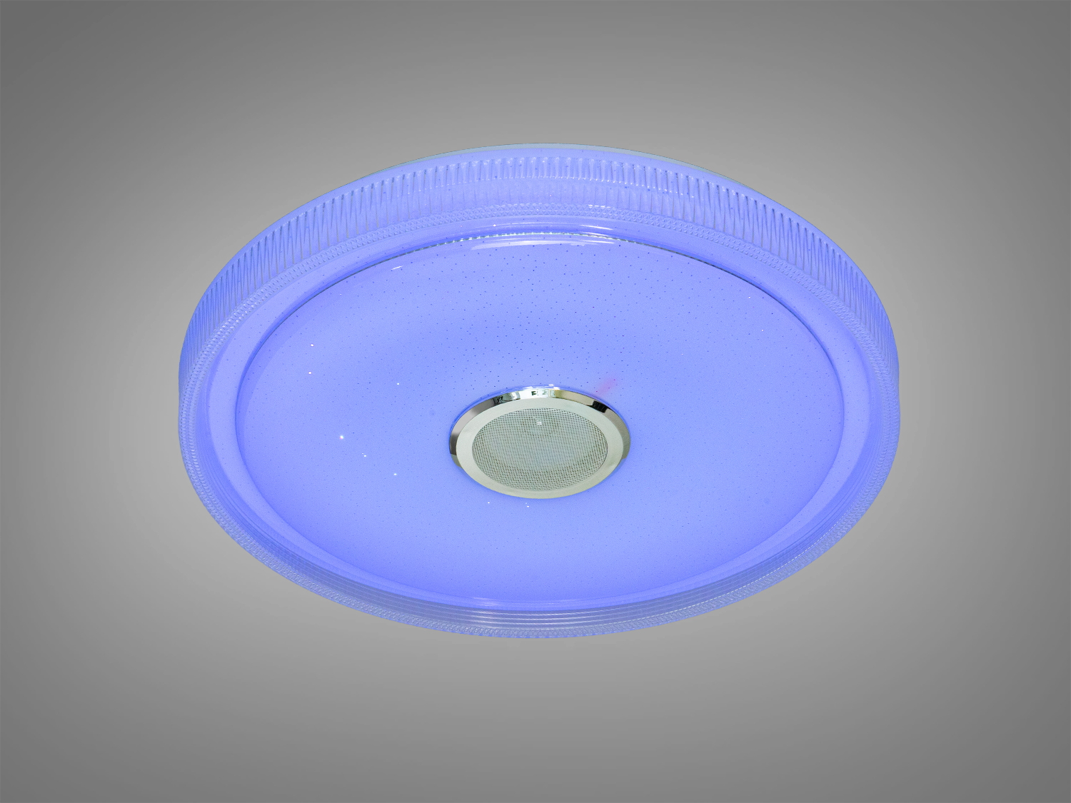 Вид зверху на круглу стельову лампу з перфорованою поверхнею. Відмінний вибір для рівномірного розподілу світла.