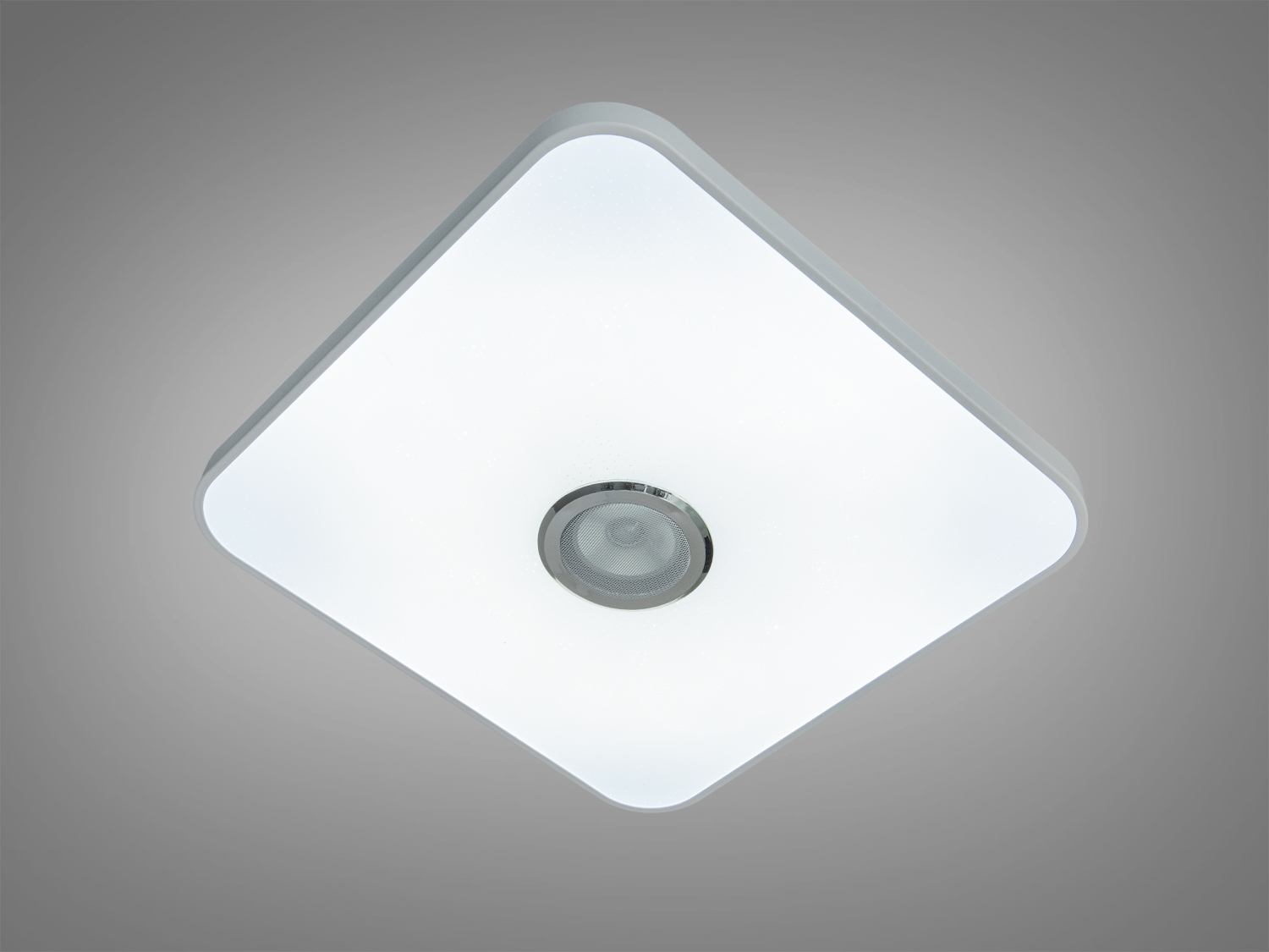 Білий квадратний світильник для стелі з центральним елементом. Підходить для сучасних інтер′єрів, забезпечуючи рівномірне освітлення.