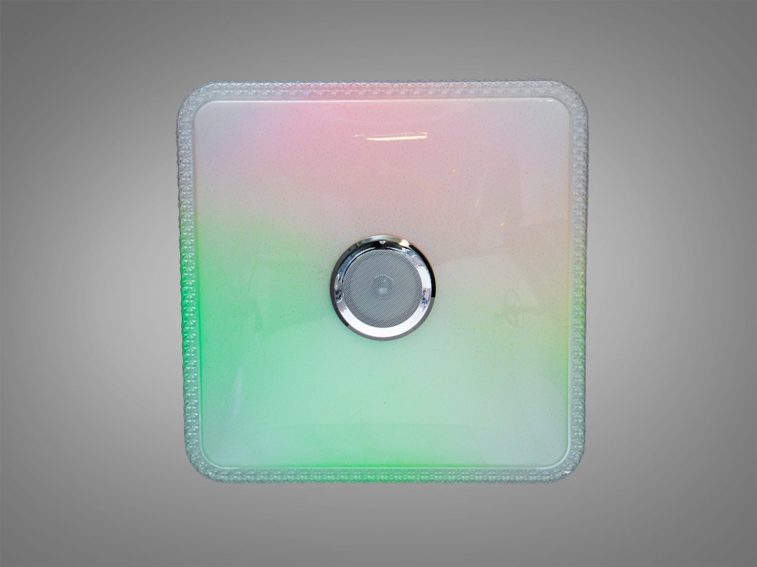 Квадратний світильник з різнокольоровим підсвічуванням, що переходить від червоного до зеленого, з блискучою рамкою для стильного інтер′єру.