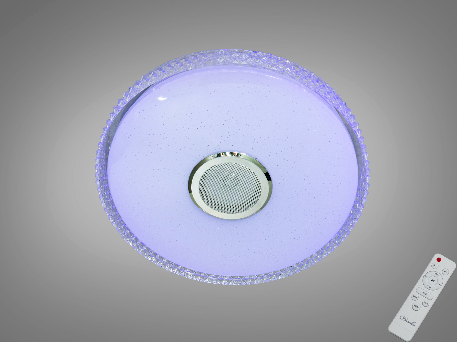 Смарт LED люстра Diasha 70 Вт для кімнат до 12 м²: білий корпус, RGB-підсвітка, регулювання теплого/холодного світла, Bluetooth-колонка, керування i-Link і пультом.