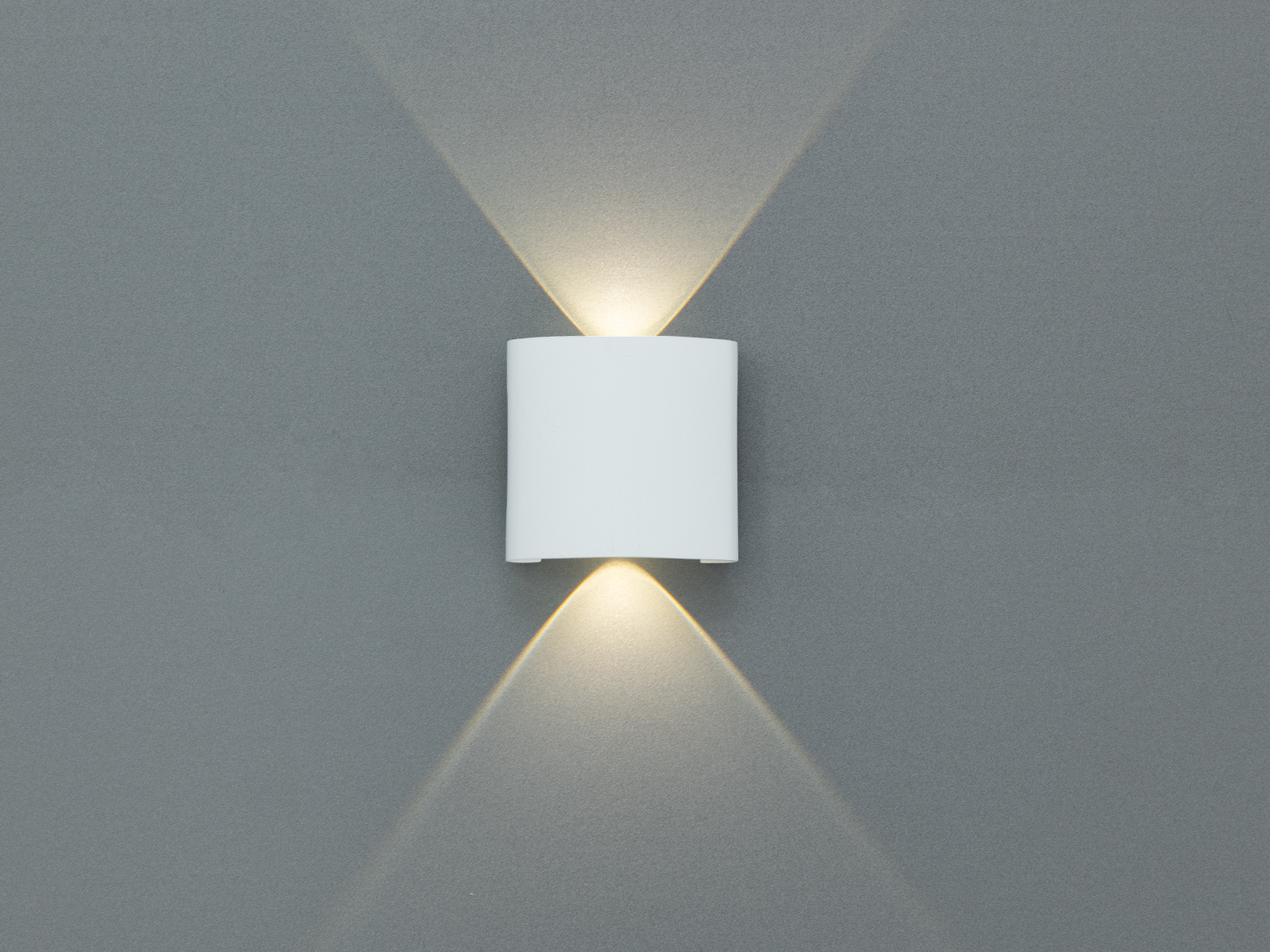 Біле настінне LED бра Up Down, 2 Вт: двонаправлене підсвічування для стін і фасадів, керування настінним вимикачем. Підходить для акцентного та декоративного світла.