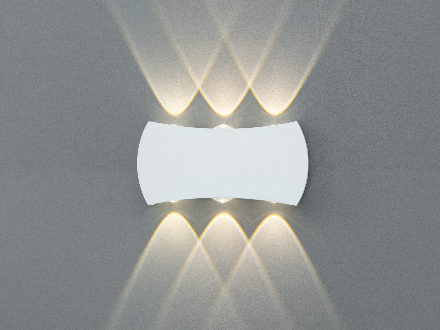 Білий настінний LED світильник Diasha 6 Вт із 6 спрямованими променями для фасадів та інтерʼєру. Металевий корпус, акцентна архітектурна підсвітка.