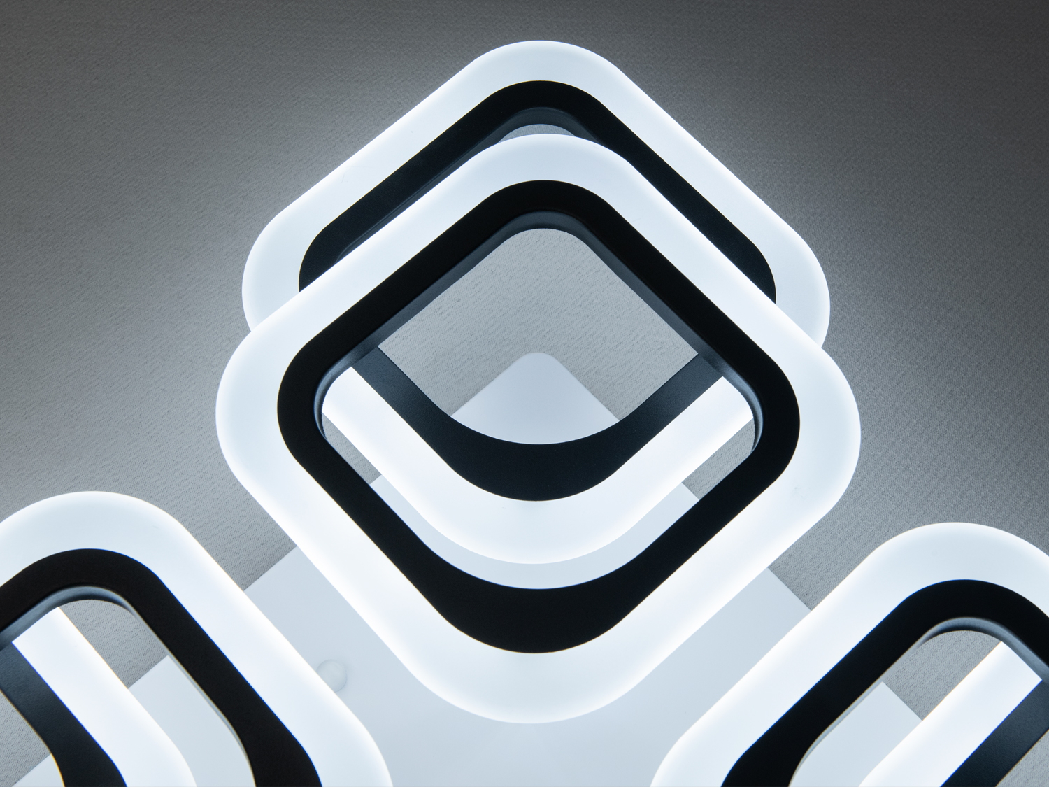 Люстра стельова Diasha серія 8060 чорна 70W пульт