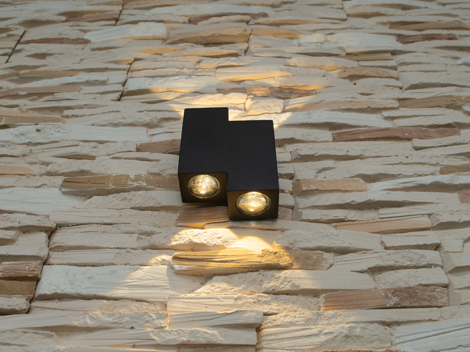 Настінний вуличний світильник