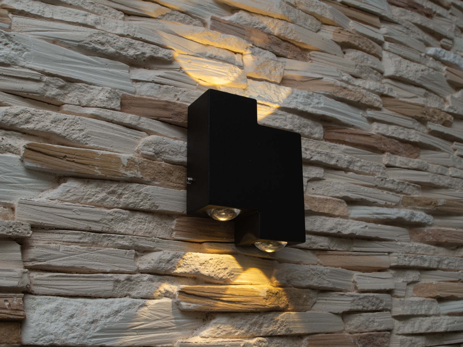 Настінний вуличний світильник