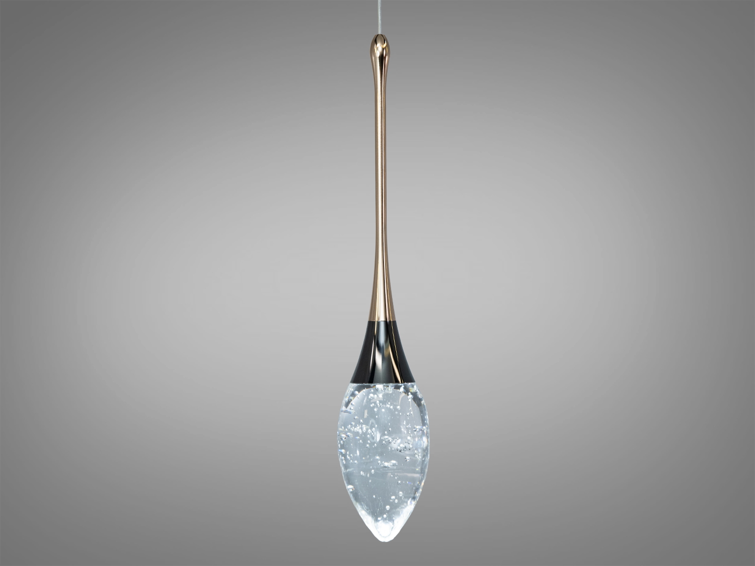 Підвісний світильник краплеподібної форми з прозорого скла, прикрашений бульбашками повітря. Підходить для сучасних інтер′єрів.