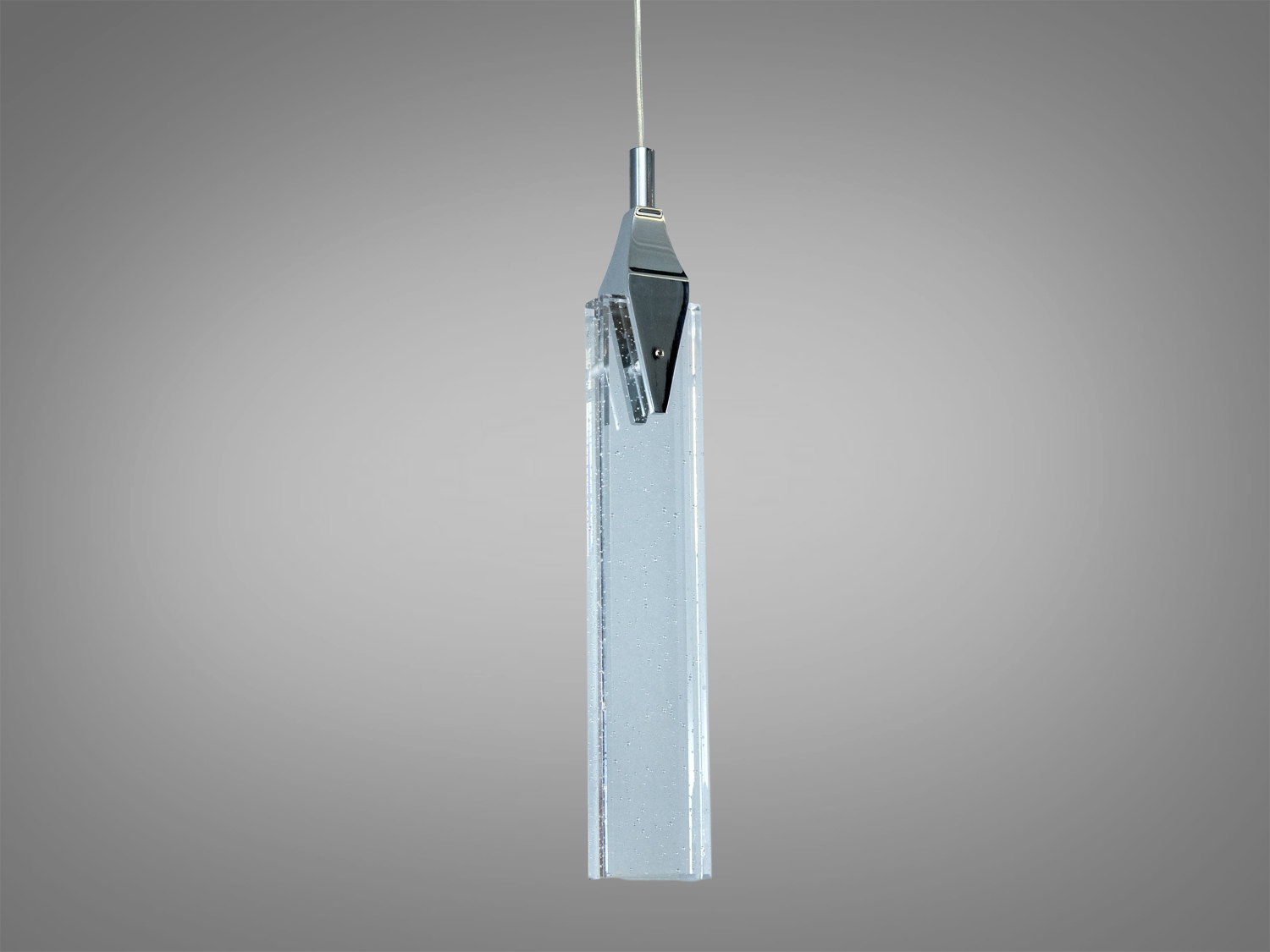 Стильний підвісний світильник з металевим кріпленням. Прозорий акрил з мерехтливим ефектом, підходить для кухонь або їдалень.