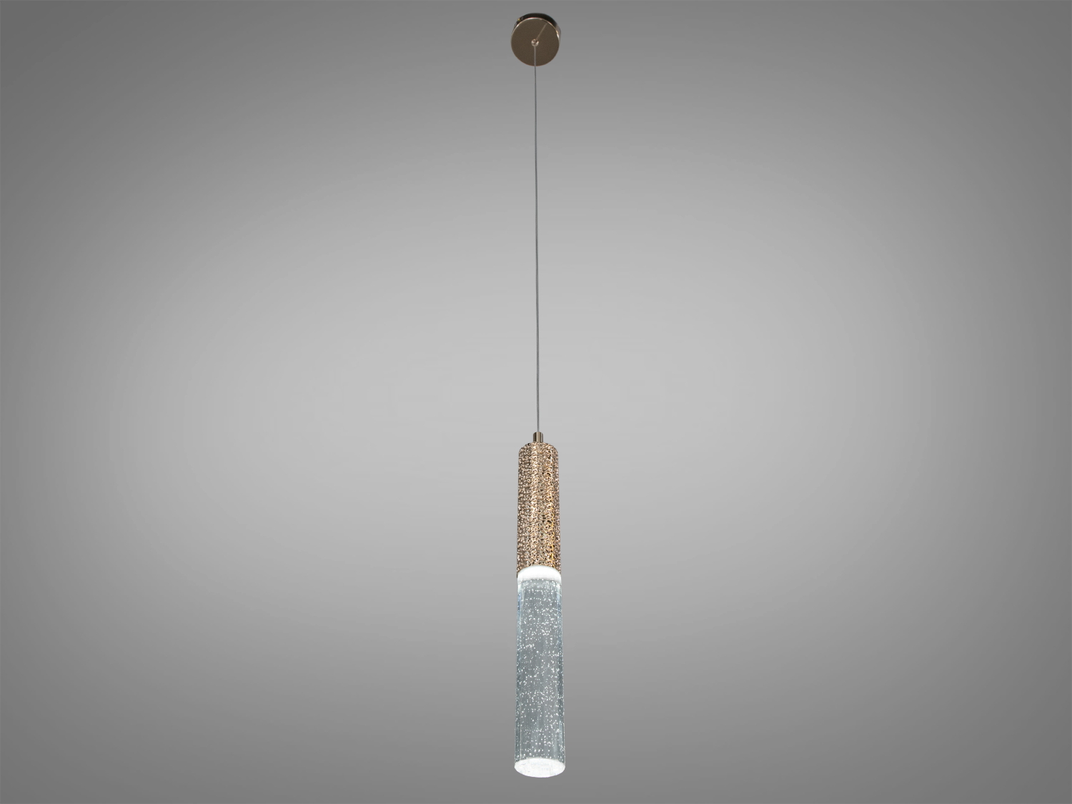 Світильник з довгим прозорим абажуром, прикрашеним бульбашками, і металевим верхом. Ідеальний для освітлення кухні або вітальні.