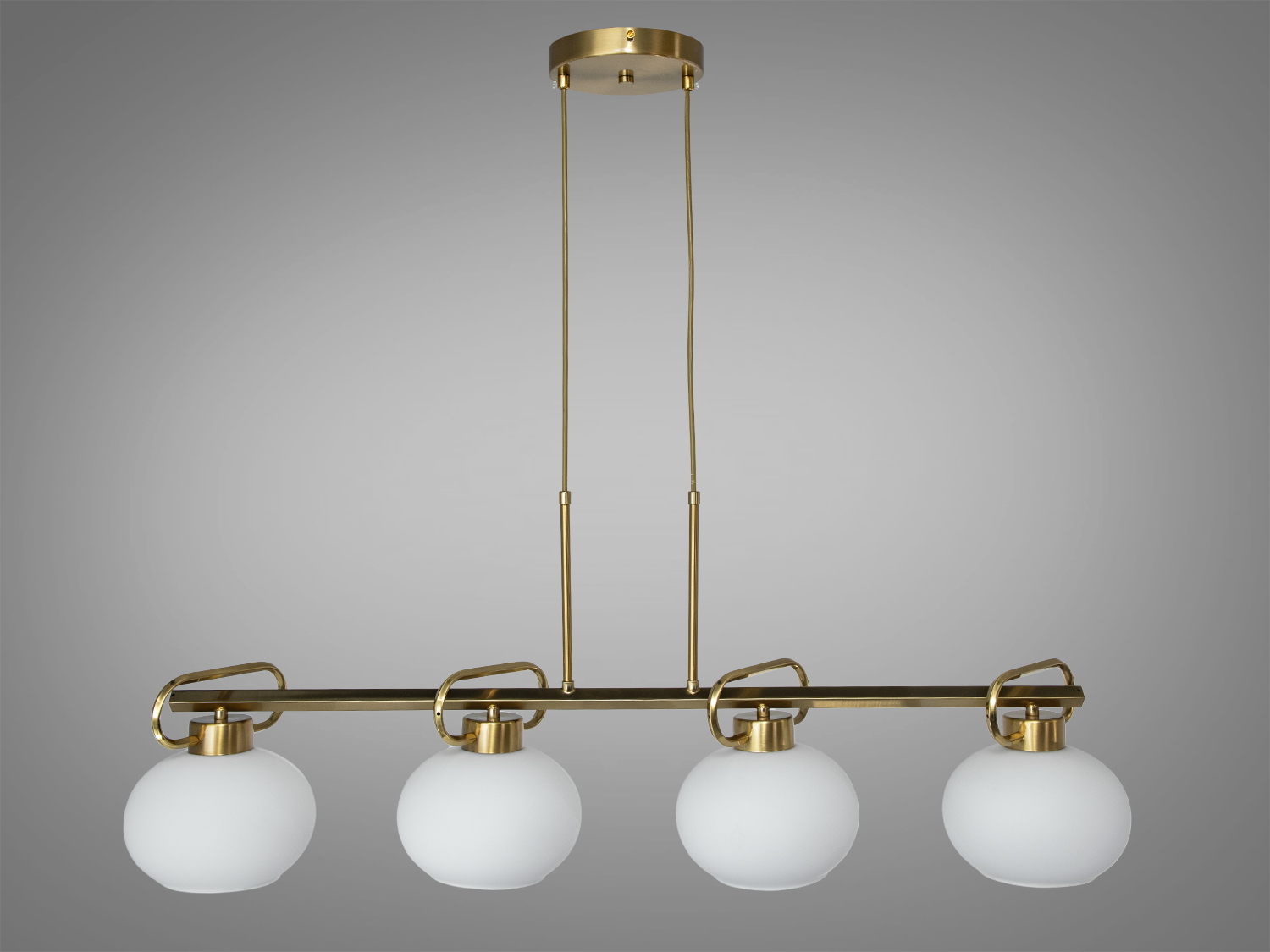 Підвісний світильник з чотирма круглими плафонами, встановлений на двох підвісах, ідеально підходить для освітлення обідньої зони.