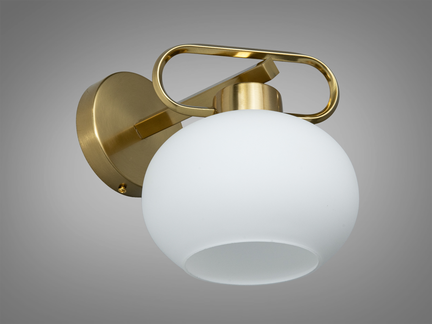 Настінний світильник лофт: матовий скляний кулястий плафон і латунна основа в бронзовому відтінку. М’яке розсіяне світло для спальні, вітальні та коридору.