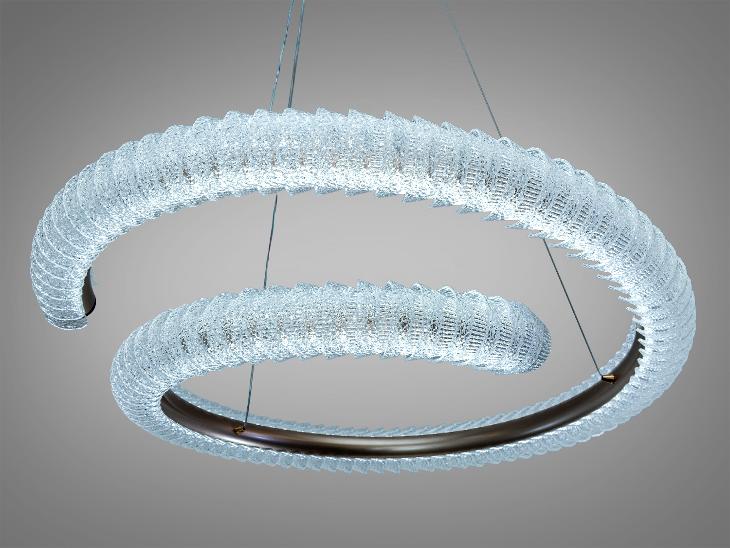 Спіральна люстра з акриловими елементами, що створює м′яке освітлення. Підвісна конструкція підходить для вітальні.