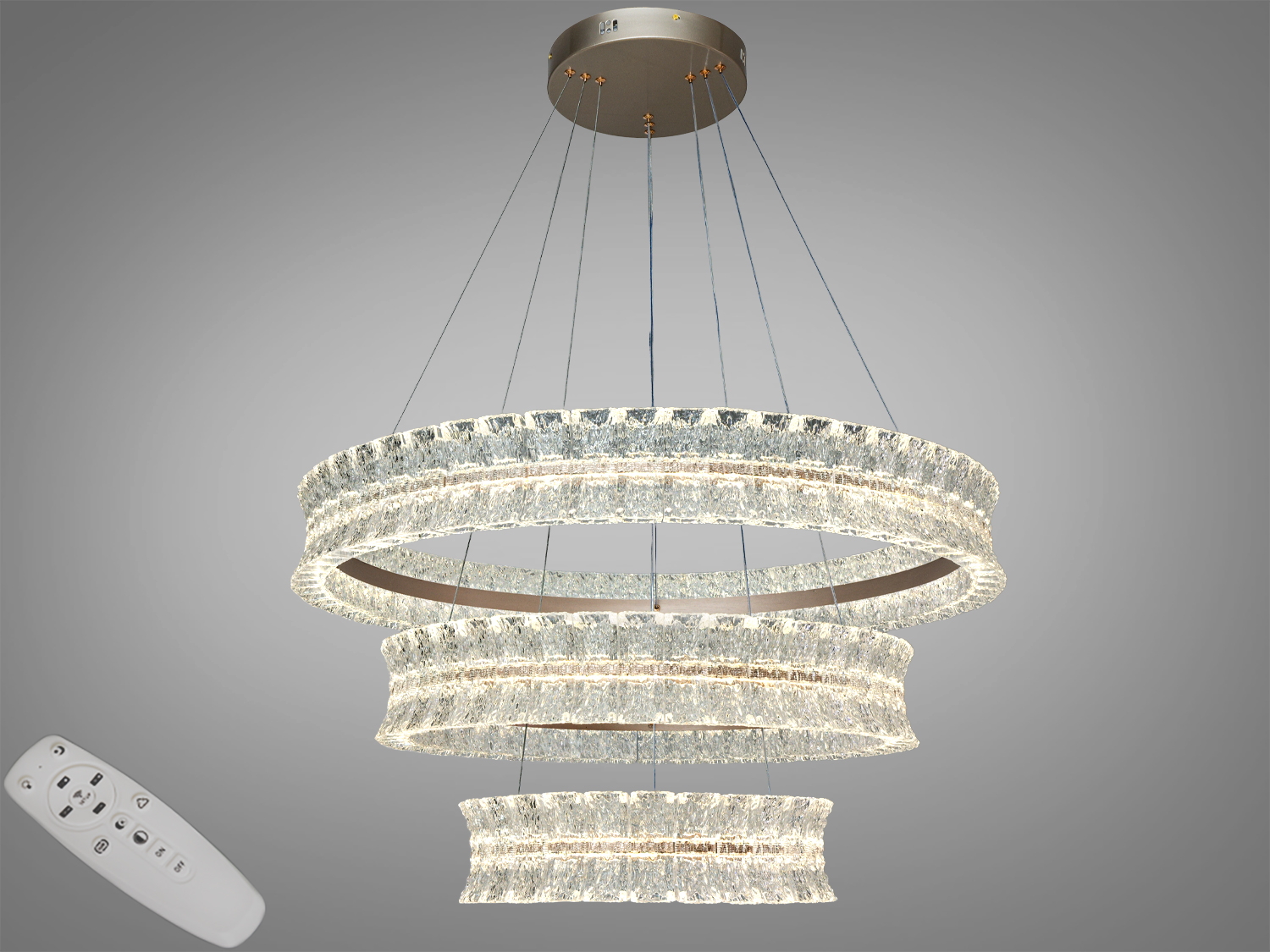 Підвісний світильник з трьома акриловими кільцями. Оснащений пультом дистанційного керування для регулювання яскравості.