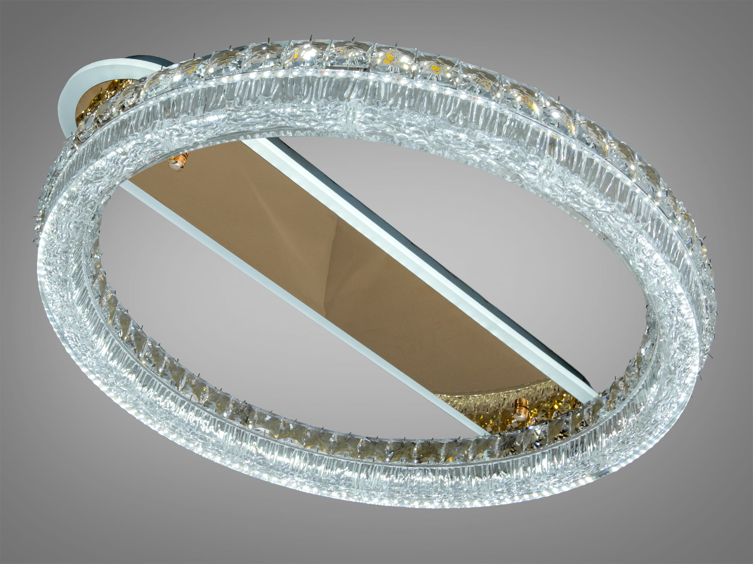 Стельовий світильник круглої форми з прозорим акрилом, створює ефектний візуальний акцент у будь-якому просторі.