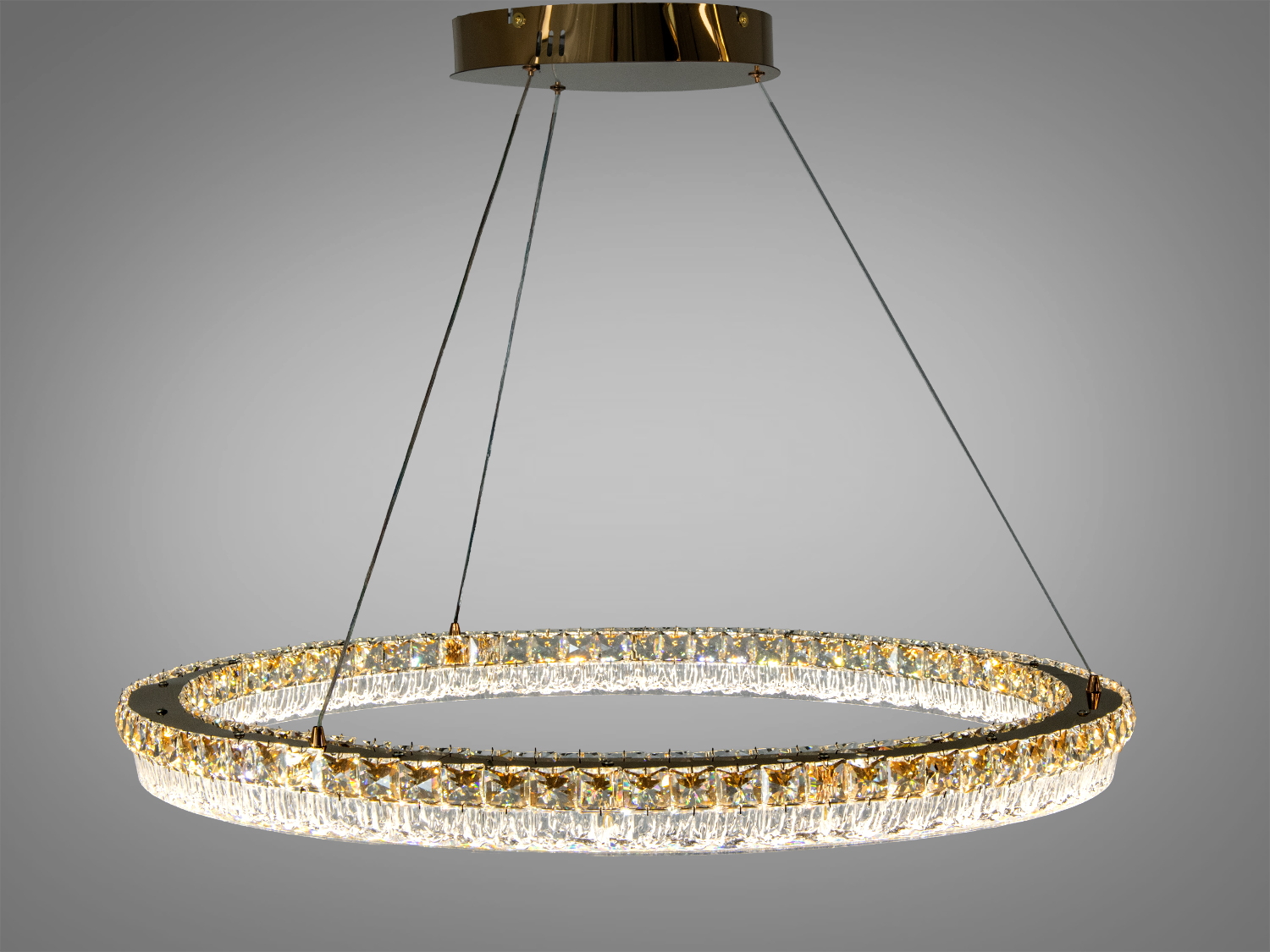 Кругла люстра з акриловими вставками, підвішена на тонких тросах. Ідеально підходить для сучасних інтер′єрів.