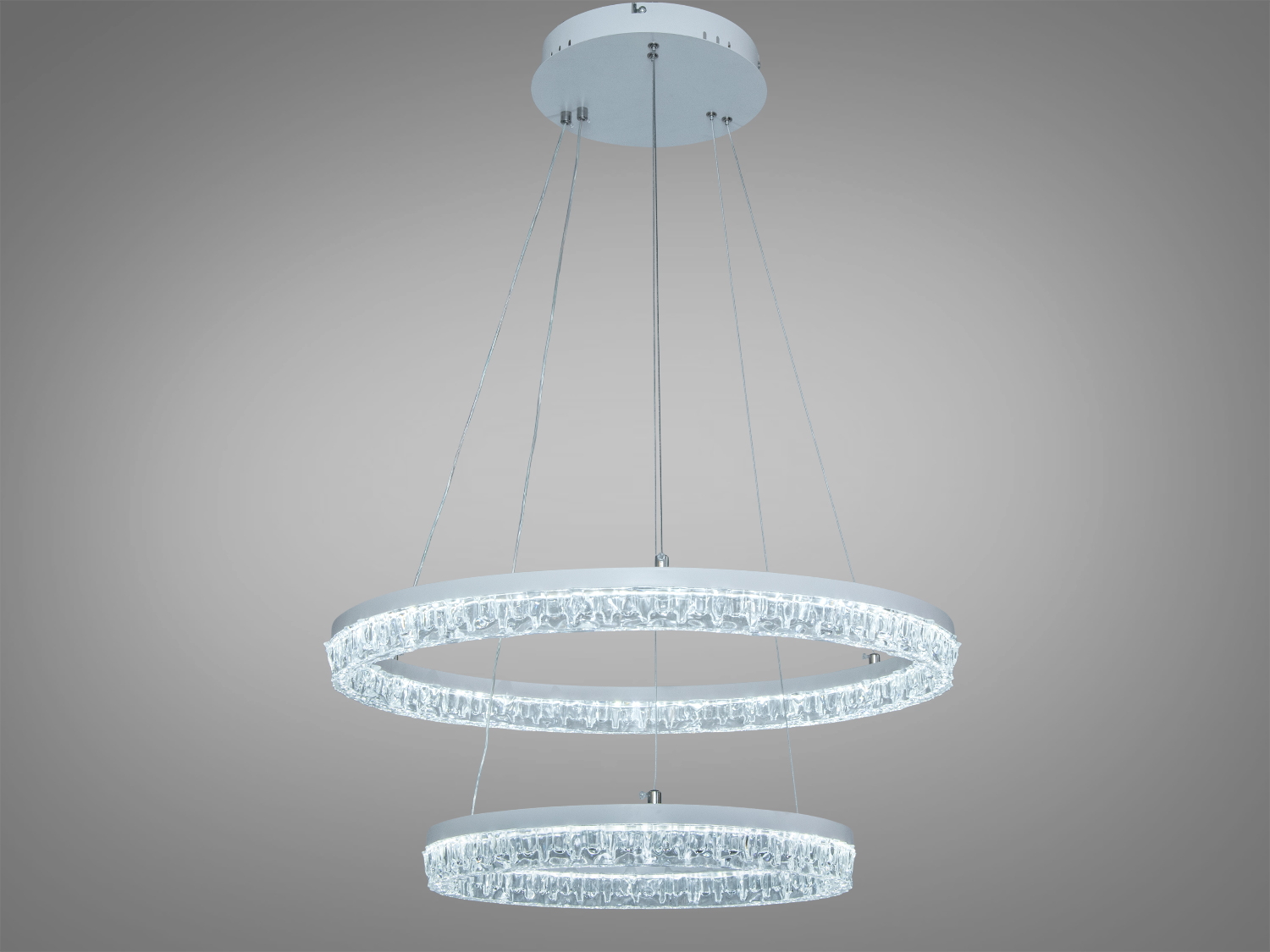 Люстра з двома кільцями, виконана в мінімалістичному стилі. Прозорі кристали створюють ефектний вигляд, ідеальна для офісу.