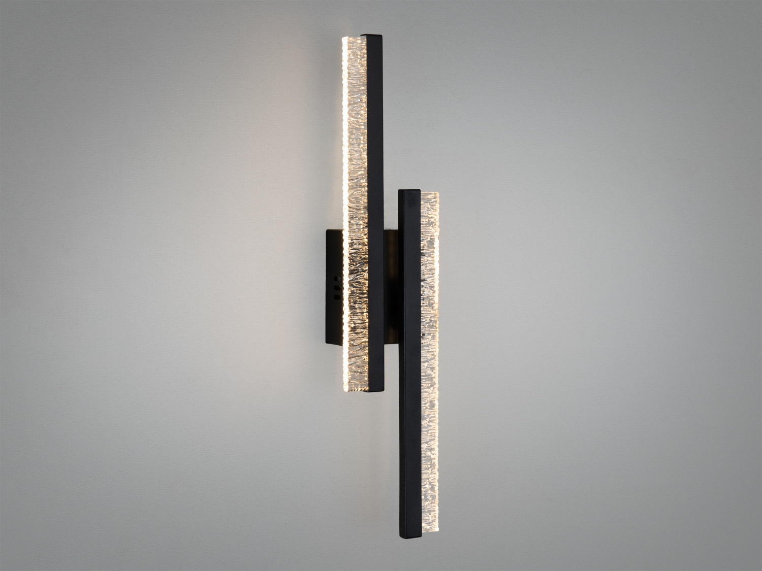 Настінний світильник з двома паралельними світловими смугами, чорний метал і скло, підходить для акцентного освітлення.