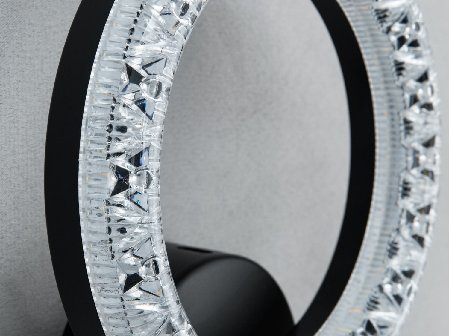 Світлодіодне бра чорне 17 Вт з ланцюжком кругле