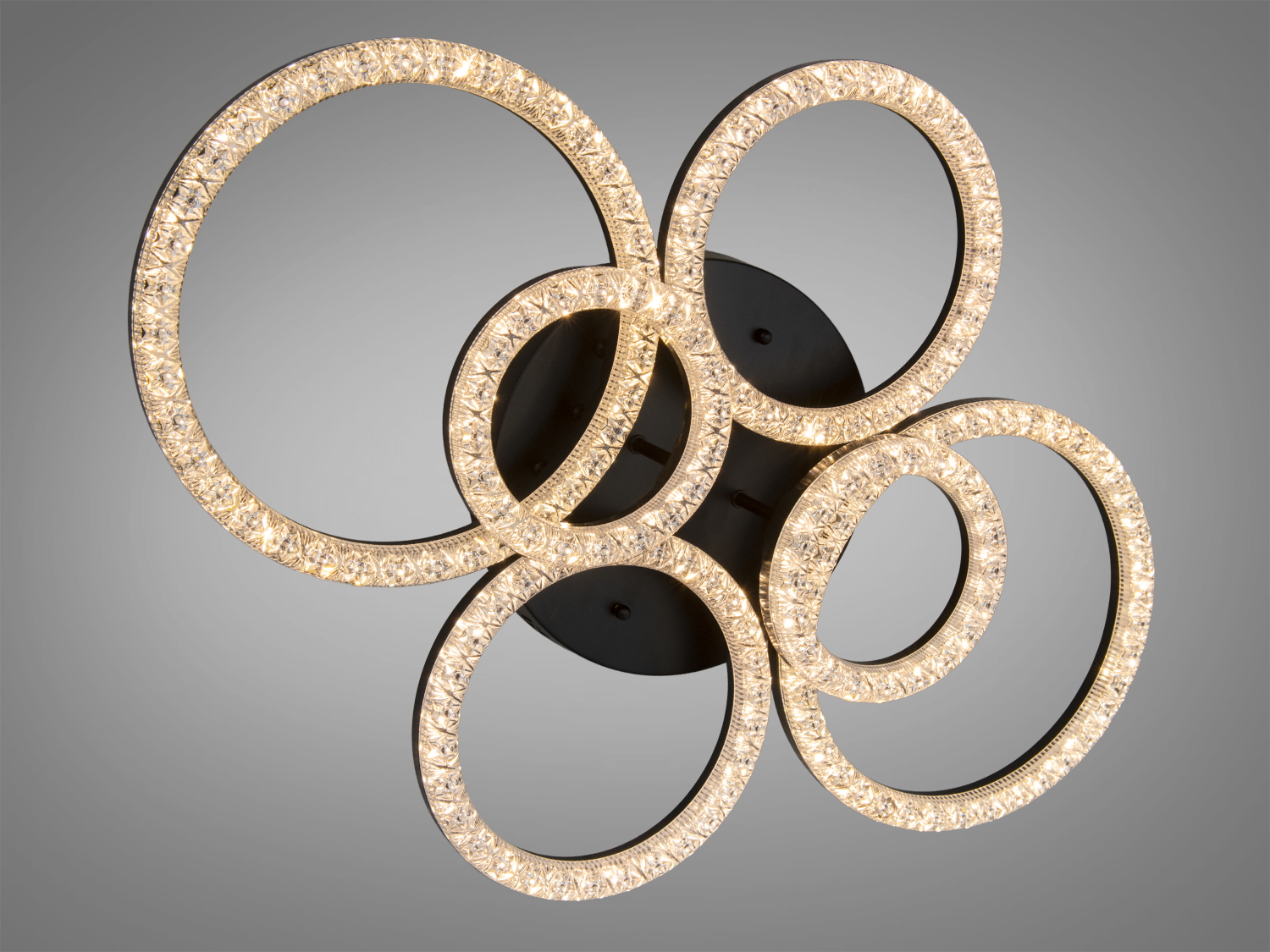 Світильник з шістьма кільцями, що випромінює тепле жовте світло. Ідеально підходить для затишних інтер′єрів.