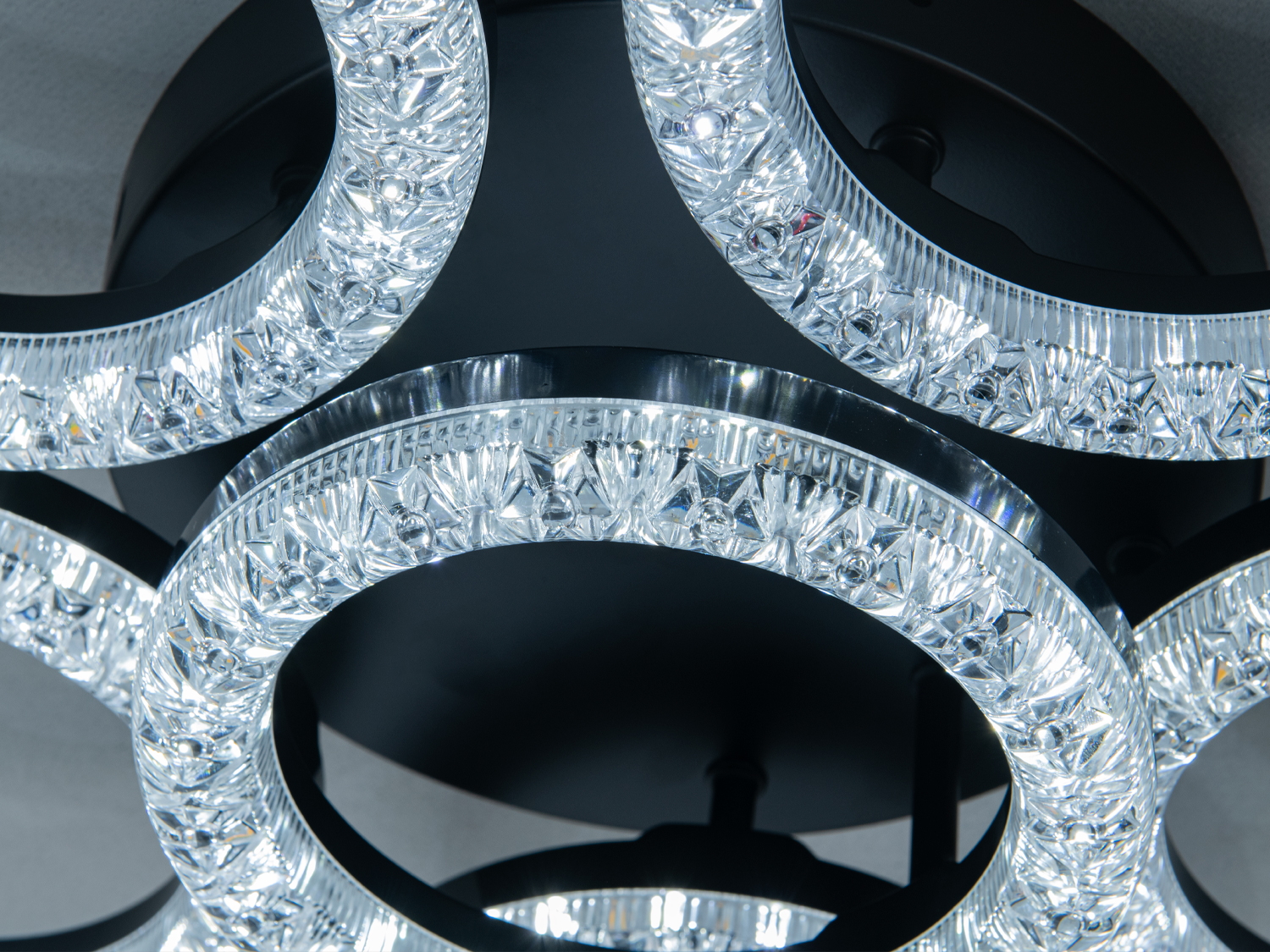 Люстра стельова LED кільця Diasha чорна 83 Вт