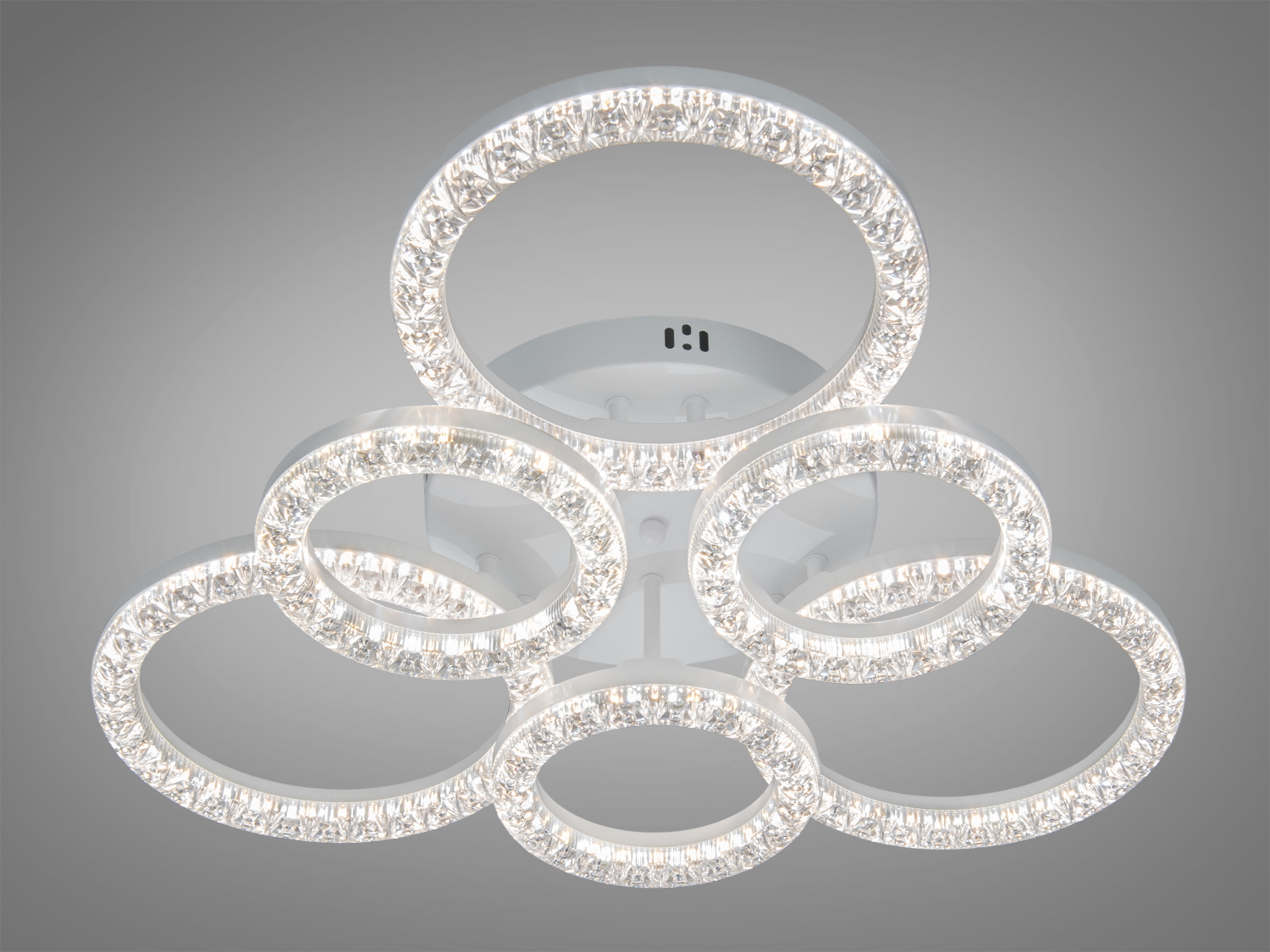 Стельова LED люстра кільця Diasha у білому кольорі: шість акрилових кілець, близько 113 Вт, без пульта. Підходить для орієнтовно 16–20 м² у сучасних інтер’єрах.