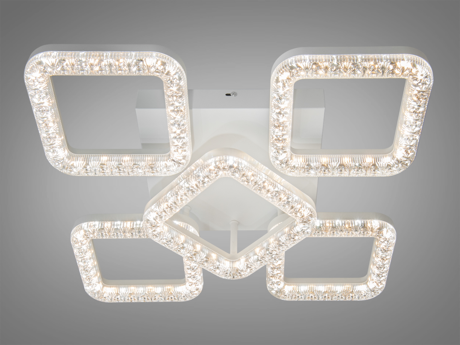 Стельовий світильник з пятьма квадратними LED рамками, що забезпечують рівномірне освітлення. Ідеальний для вітальні.