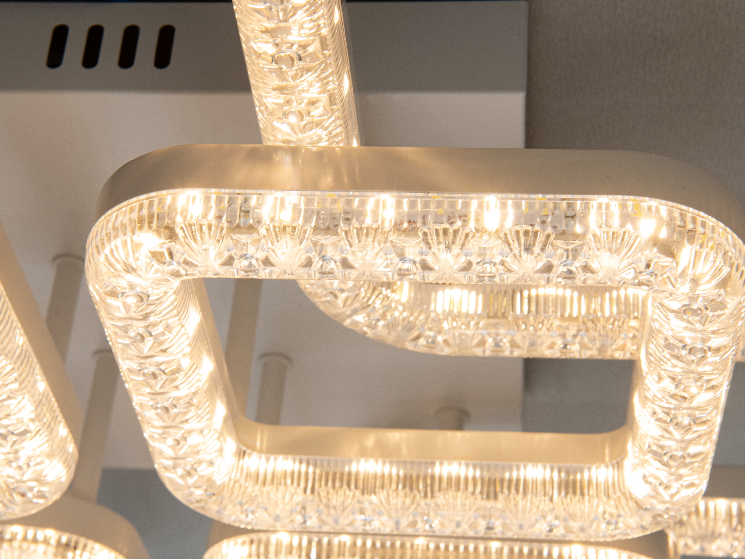 Стельова LED люстра біла 140W 8 модулів до 24м²