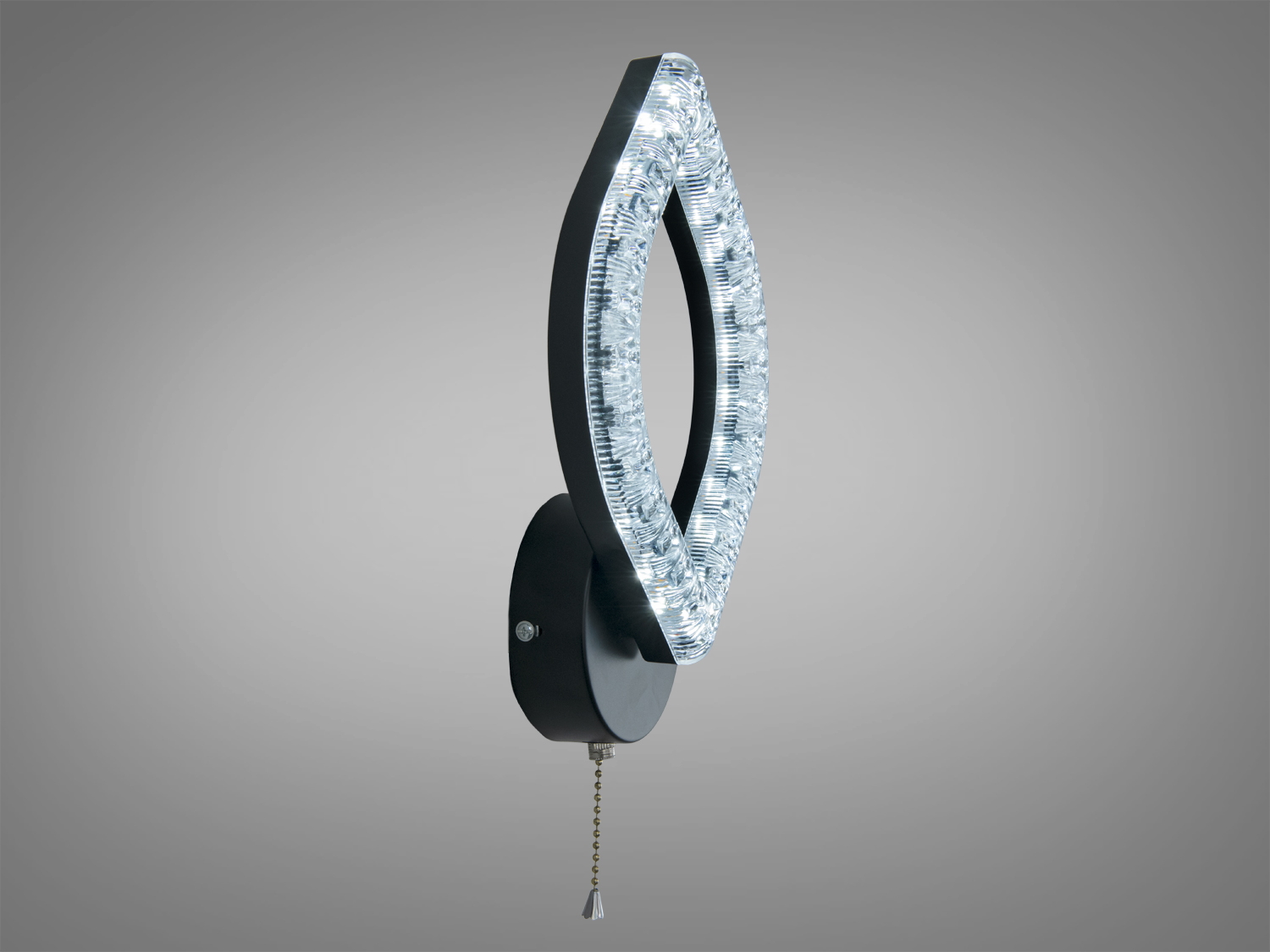 Світильник з боковим виглядом, чорна основа, форма витягнутої краплі, прозорий обідок з кристалами, підвісний вимикач.