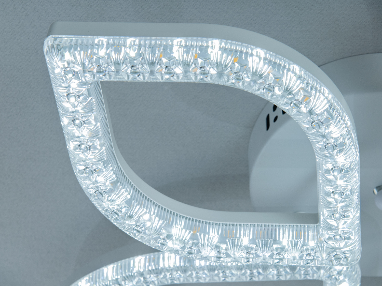 Стельова LED люстра біла 68 Вт